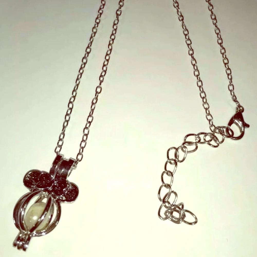 Minnie Mouse Pearl Cage Necklace